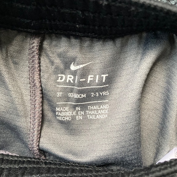 Nike shorts 3T - Picture 3 of 3